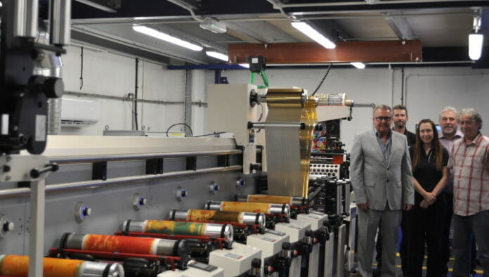IND_MPS-Paramount Labels-Phil Wright Gary Booth Keith Sanders Sue Scarlett and Gareth Barmwell from Paramount Labels with their new MPS flexo press Paramount Labels & Tags, MPS, Flexodruckmaschinen,