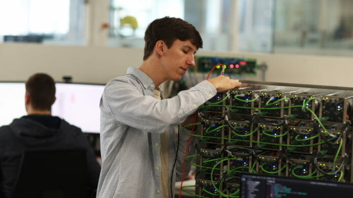 Erhardt+Leimer, Ausbildung
