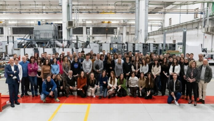 OMET, Ausbildung