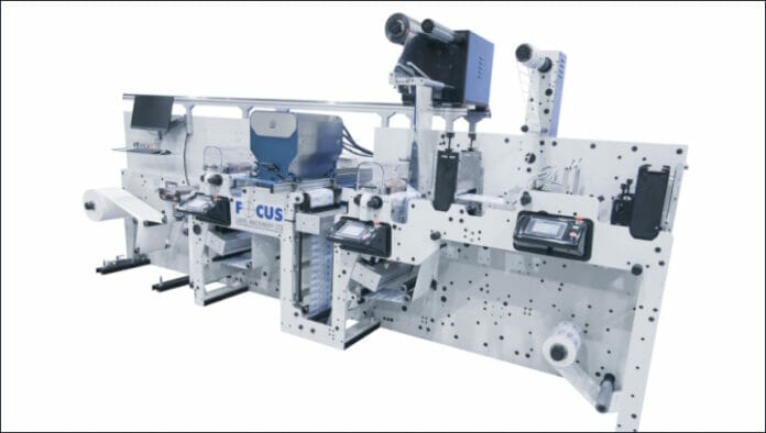 Gezeigt wird die d-Flex mit den modernsten HiQ 1800 dpi Inkjet- Druckköpfen von Konica Minolta (CMYK + Weiß). Die d-Flex ist ein all-in-one Druck- und Konvertiersystem