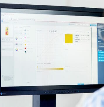 Wer heute erfolgreich Etiketten produzieren möchte, hat mehrere Herausforderungen auf einmal zu bewältigen: Digitaldruck und analoge Verfahren aufeinander