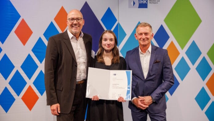 IND_Schreiner-Beste Absolventin Schreiner Group, Ausbildung,