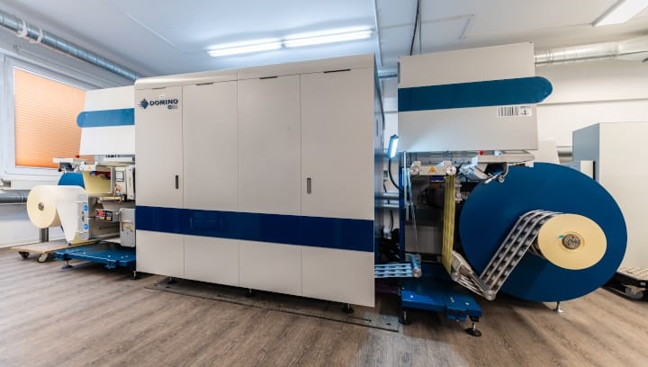 AJK Etiketten- und Barcodesysteme, Domino Printing, 
