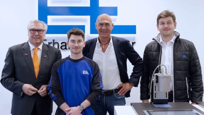 Erhardt+Leimer, Ausbildung