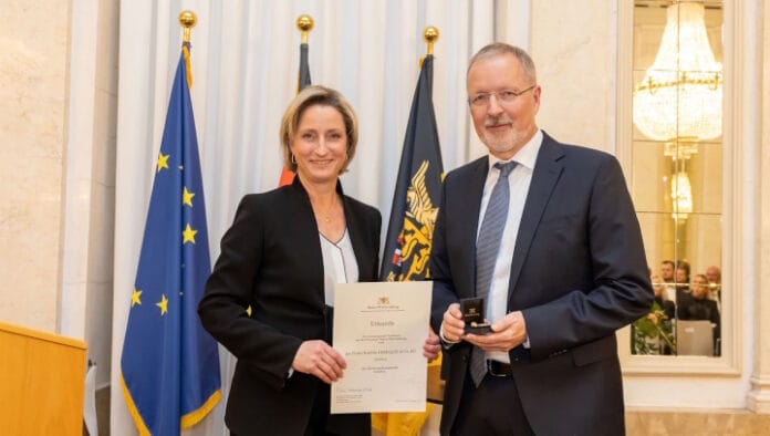 IND_Koehler-BW Wirtschaftsmedaille Koehler